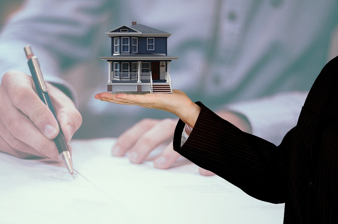 Qué gastos debes pagar al comprar o vender tu casa
